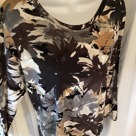 Laura Ashley-NWT abstract print top - Picture 11 of 12